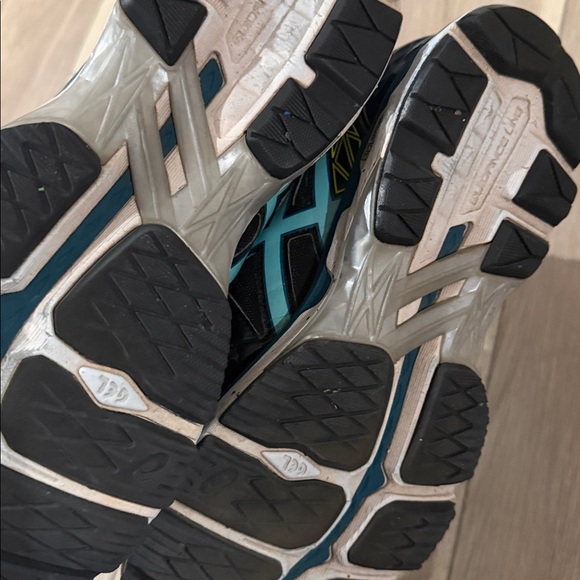 Asics Sneakers - Picture 7 of 7